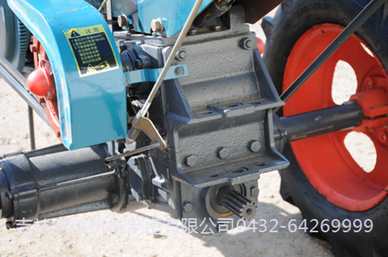 NX181型(xíng)四驅手扶(fú)拖拉機